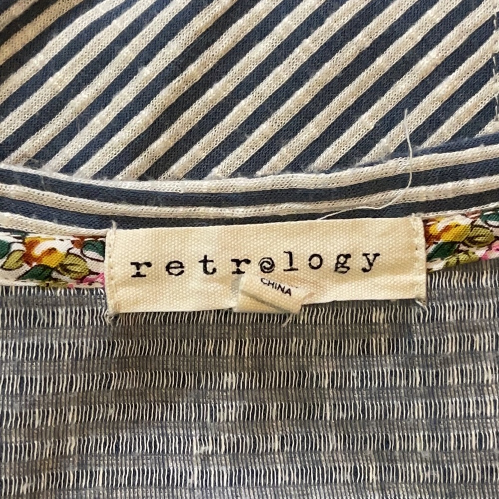 Adorable Retrology blue/white striped short sleeve button back top, 1x - Picture 6 of 7